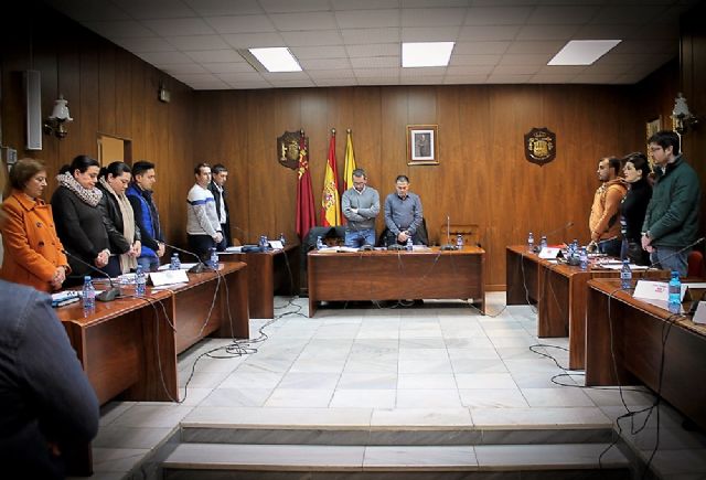 Minuto de silencio por el fallecimiento del ex concejal López Juárez. Toma posesión la nueva edil del PSOE, Susana Valcárcel