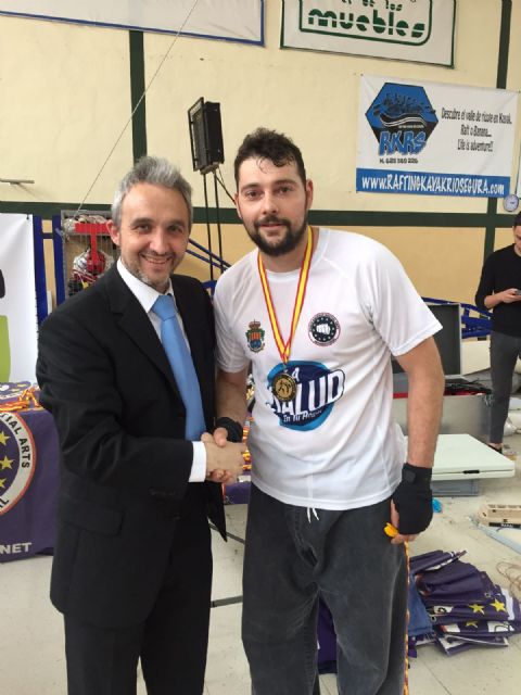Dos luchadores archeneros, campeones nacionales de Artes Marciales