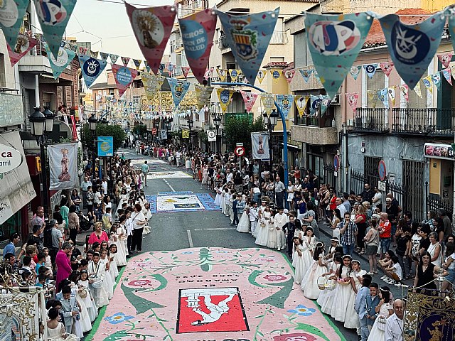 Emoción y devoción en la multitudinaria procesión del Corpus Christi en Archena