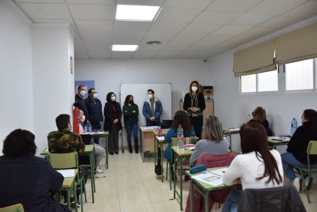 Patricia Fernández da la bienvenida a los 18 alumnos del programa de Empleo 'Archena emprende en verde'