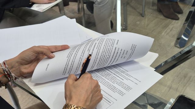 El Ayuntamiento de Archena refuerza la seguridad de mayores y dependientes con la firma de un convenio de teleasistencia