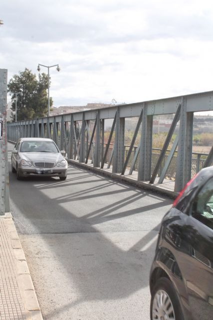 Remodelado y abierto al tráfico de nuevo el Puente de Hierro de Archena, principal entrada a la población