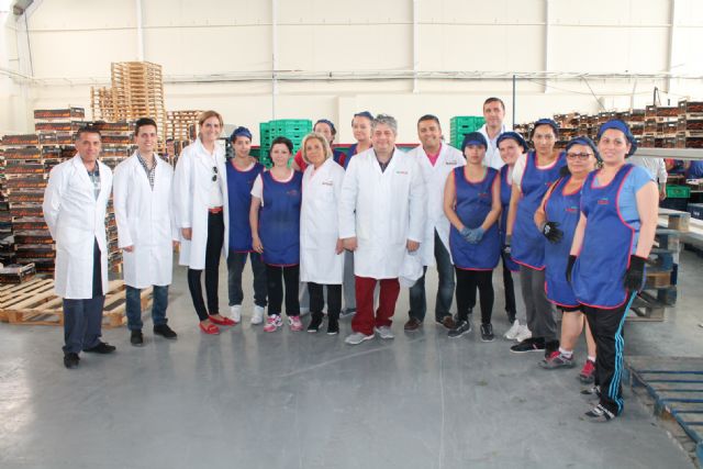 La Consejera de Agricultura y Agua y la Alcaldesa de Archena visitan varias fábricas hortofrutícolas de Archena para conocer sus necesidades
