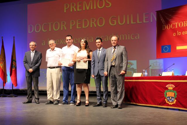 Los estudiantes Maravillas Moreno y José María Guillén, premios 'Doctor Pedro Guillén' 2015 a la Excelencia Académica
