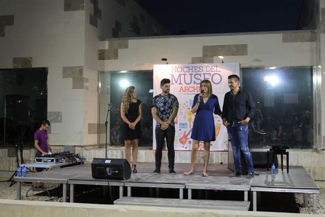 Las actuaciones de Pedro Contreras y Salva Ortega y Joana inauguraron ayer el ciclo de conciertos 'las Noches del Museo'