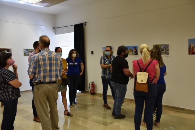 Inaugurada la exposición sobre inmigración ´El Valle nos une´ en el Museo de Archena y recorrerá otras poblaciones de la comarca