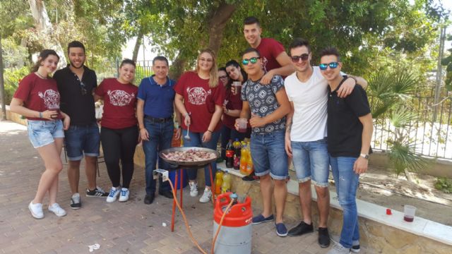 El Día de la Región se celebró en Archena con una jornada convivencia haciendo paellas en el Jardín de Villa Rías