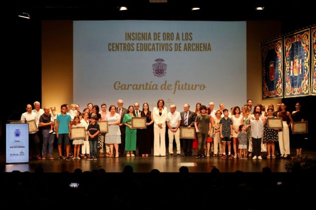 Archena celebra 560 años de historia homenajeando a sus centros educativos y al exguardia civil Julián Sánchez Sánchez, primer fallecido por COVID19 en Archena