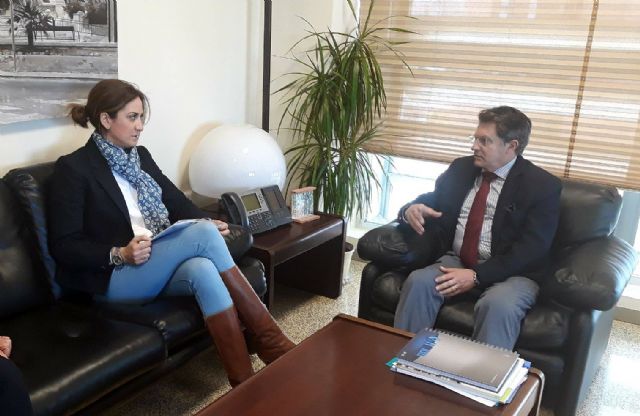 La alcaldesa consigue el compromiso del consejero de buscar financiación para rehabilitar la margen izquierda del Segura