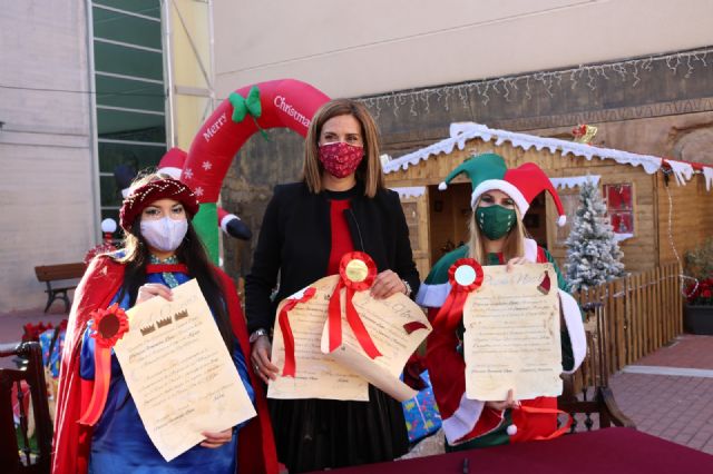 La Alcaldesa de Archena firma 'el contrato de la Navidad'
