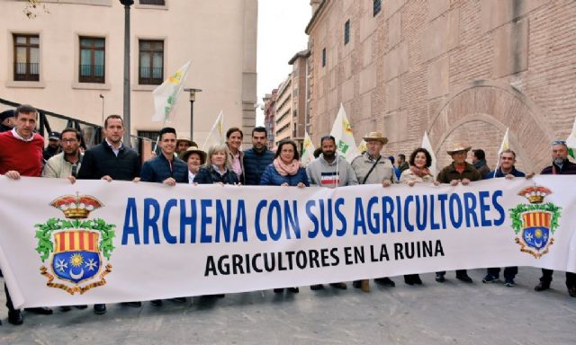 Los agricultores de Archena apoyados por su alcaldesa y concejales del Equipo de Gobierno participan en Murcia en la multitudinaria manifestación del campo y la huerta