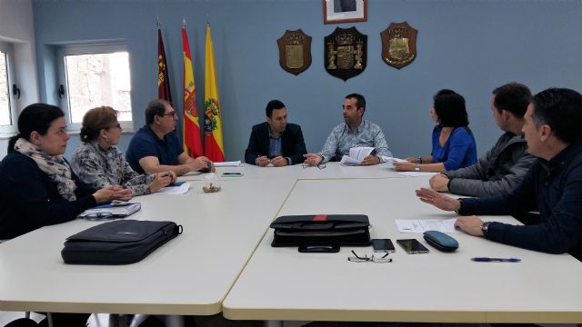 Campaña municipal de control y tratamiento de mosquitos en la zona del río Segura a su paso por el municipio