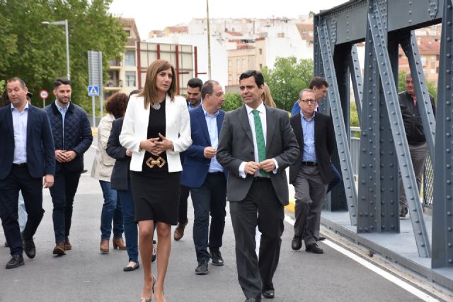 Patricia Fernández inaugura la remodelación del emblemático 'Puente de Hierro' de Archena y destaca 'su seguridad y la mejora de la conectividad'