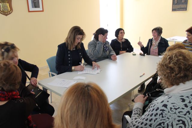 El Ayuntamiento concede una subvención a todas las asociaciones de mujeres para la realización de sus actividades
