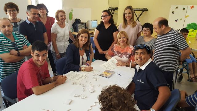 La consejera de Familia e Igualdad de Oportunidades y la alcaldesa de Archena firman un convenio sobre Atención Temprana